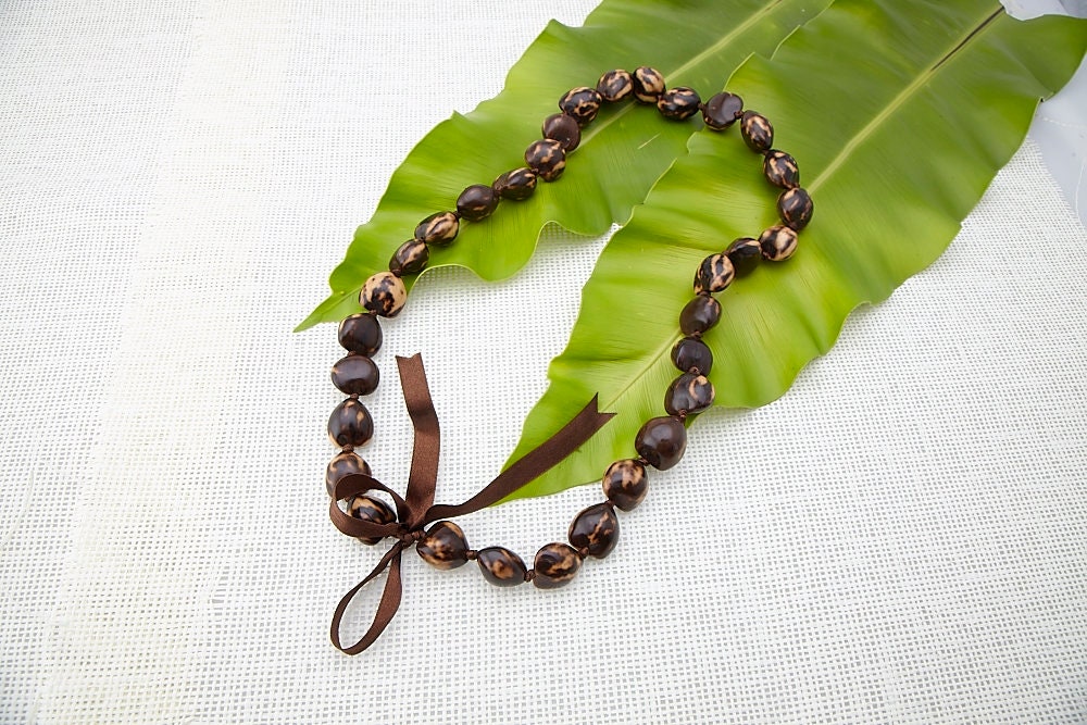 Kukui Nut Lei Set – Tiger & White | Complementary Hawaiian Couple Leis for Any Occasion by Hawaii Specialties